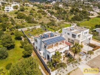 foto immobile Elegante e Raffinata Villa Vista Mare con Giardino n. 4