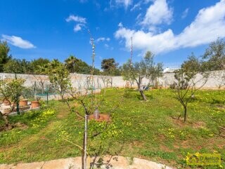 foto immobile Elegante e Raffinata Villa Vista Mare con Giardino n. 12