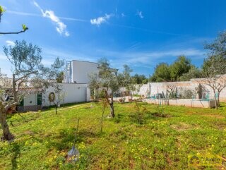foto immobile Elegante e Raffinata Villa Vista Mare con Giardino n. 13
