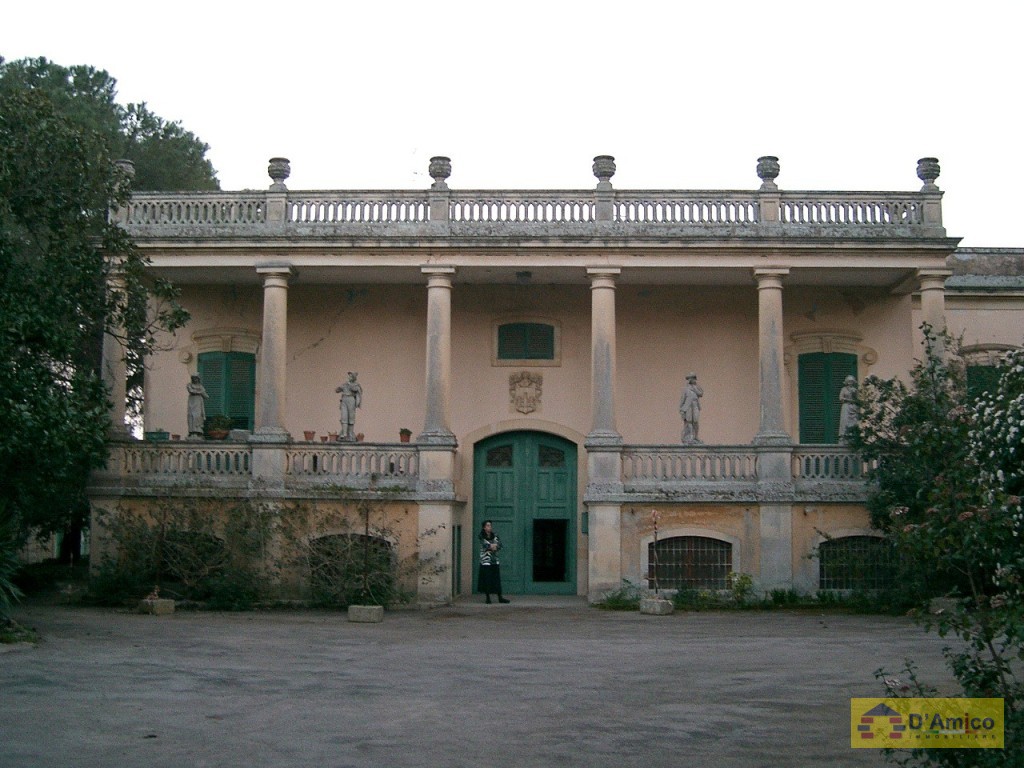 foto immobile Villa Storica con Parco privato al centro di Corigliano d'Otranto  n. 9