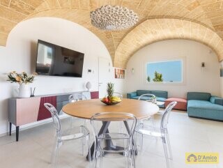 foto immobile Prestigiosa Villa Vista Mare con Piscina, in Collina a Pescoluse n. 19