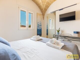 foto immobile Prestigiosa Villa Vista Mare con Piscina, in Collina a Pescoluse n. 25