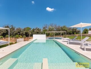 foto immobile Prestigiosa Villa Vista Mare con Piscina, in Collina a Pescoluse n. 3