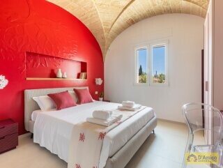 foto immobile Prestigiosa Villa Vista Mare con Piscina, in Collina a Pescoluse n. 31