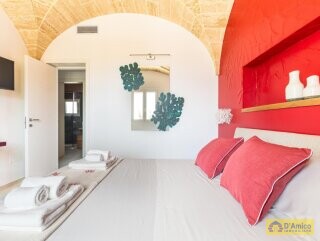 foto immobile Prestigiosa Villa Vista Mare con Piscina, in Collina a Pescoluse n. 34