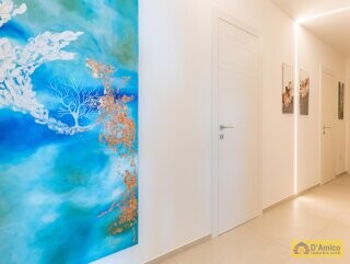 foto immobile Prestigiosa Villa Vista Mare con Piscina, in Collina a Pescoluse n. 35