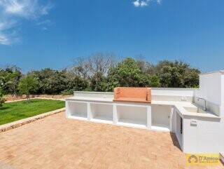 foto immobile Prestigiosa Villa Vista Mare con Piscina, in Collina a Pescoluse n. 38