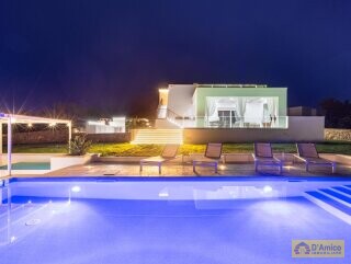 foto immobile Prestigiosa Villa Vista Mare con Piscina, in Collina a Pescoluse n. 42