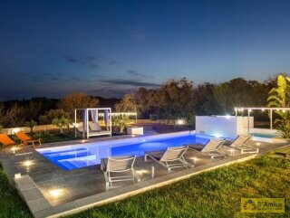 foto immobile Prestigiosa Villa Vista Mare con Piscina, in Collina a Pescoluse n. 44