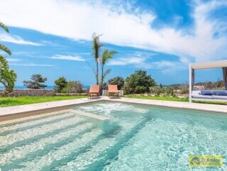 foto immobile Prestigiosa Villa Vista Mare con Piscina, in Collina a Pescoluse n. 7