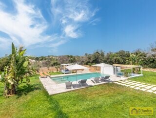 foto immobile Prestigiosa Villa Vista Mare con Piscina, in Collina a Pescoluse n. 9