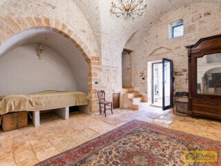 foto immobile Splendida Masseria Fortificata con Piscina, Immersa nella Campagna n. 25