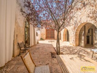 foto immobile Splendida Masseria Fortificata con Piscina, Immersa nella Campagna n. 45