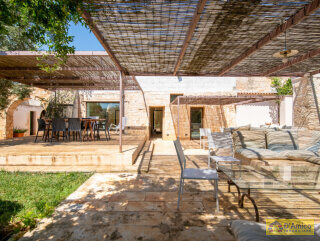 foto immobile Splendida Masseria Fortificata con Piscina, Immersa nella Campagna n. 51