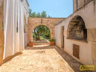 foto immobile Splendida Masseria Fortificata con Piscina, Immersa nella Campagna n. 59