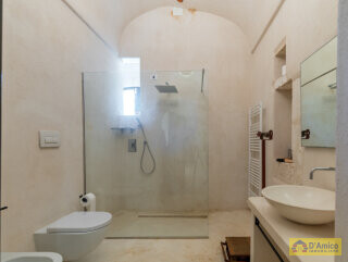 foto immobile Splendida Masseria Fortificata con Piscina, Immersa nella Campagna n. 62