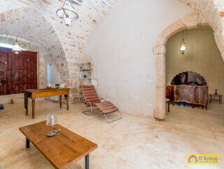 foto immobile Splendida Masseria Fortificata con Piscina, Immersa nella Campagna n. 63