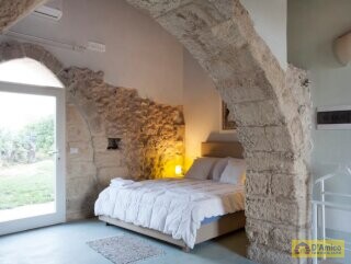 foto immobile Elegante Masseria del 1500, con Piscina, Immersa nel Verde n. 16