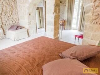 foto immobile Elegante Masseria del 1500, con Piscina, Immersa nel Verde n. 33