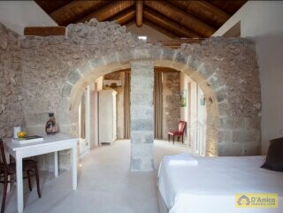 foto immobile Elegante Masseria del 1500, con Piscina, Immersa nel Verde n. 34