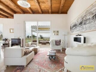 foto immobile Elegante Masseria del 1500, con Piscina, Immersa nel Verde n. 42