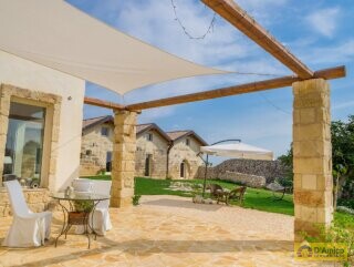 foto immobile Elegante Masseria del 1500, con Piscina, Immersa nel Verde n. 5