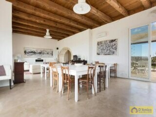 foto immobile Elegante Masseria del 1500, con Piscina, Immersa nel Verde n. 45