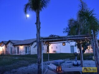 foto immobile Elegante Masseria del 1500, con Piscina, Immersa nel Verde n. 55