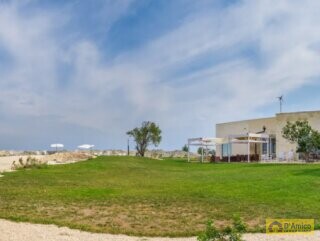 foto immobile Elegante Masseria del 1500, con Piscina, Immersa nel Verde n. 58