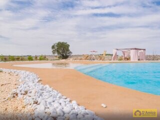 foto immobile Elegante Masseria del 1500, con Piscina, Immersa nel Verde n. 59