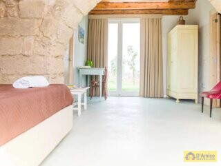 foto immobile Elegante Masseria del 1500, con Piscina, Immersa nel Verde n. 8