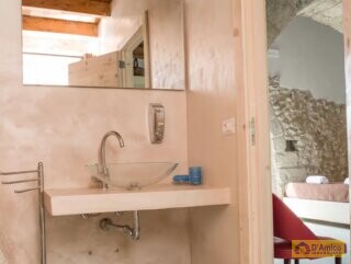 foto immobile Elegante Masseria del 1500, con Piscina, Immersa nel Verde n. 10