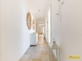 foto immobile Elegante Villa Vista Mare con Piscina in vendita a Pescoluse n. 21
