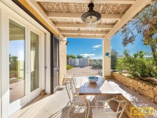 foto immobile Elegante Villa Vista Mare con Piscina in vendita a Pescoluse n. 33
