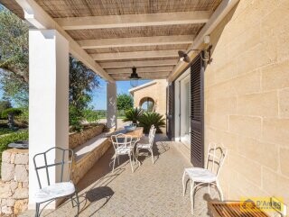 foto immobile Elegante Villa Vista Mare con Piscina in vendita a Pescoluse n. 34