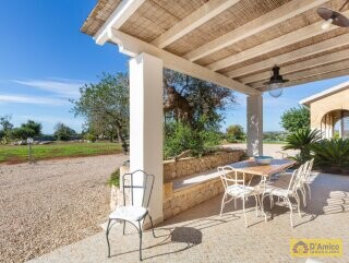foto immobile Elegante Villa Vista Mare con Piscina in vendita a Pescoluse n. 36