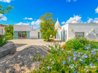 foto immobile Raffinati Trulli con Piscina e Dependance in Valle D'Itria n. 2