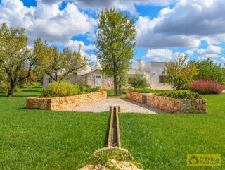 foto immobile Raffinati Trulli con Piscina e Dependance in Valle D'Itria n. 25