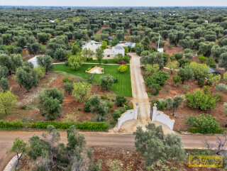 foto immobile Raffinati Trulli con Piscina e Dependance in Valle D'Itria n. 31