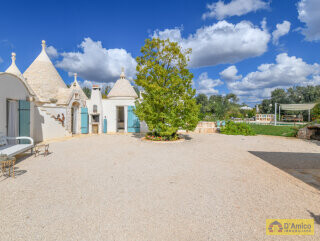foto immobile Raffinati Trulli con Piscina e Dependance in Valle D'Itria n. 3