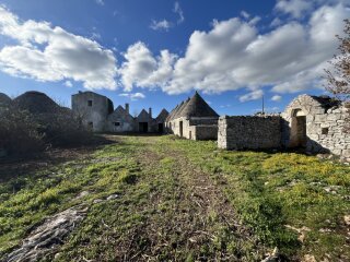 Ancient farmhouse with trulli complex for sale in Martina Franca