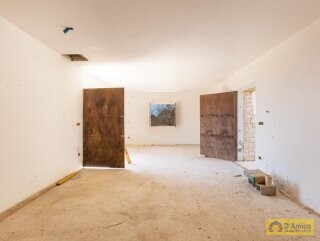 foto immobile Caratteristica villa a rustico con splendida vista mare n. 11