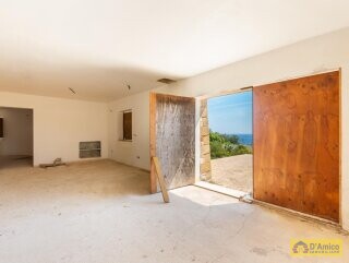 foto immobile Caratteristica villa a rustico con splendida vista mare n. 10