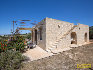foto immobile Villa in tipica pietra salentina con jacuzzi vista mare a Torre Vado n. 4