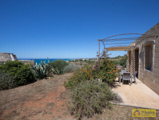 foto immobile Villa in tipica pietra salentina con jacuzzi vista mare a Torre Vado n. 6