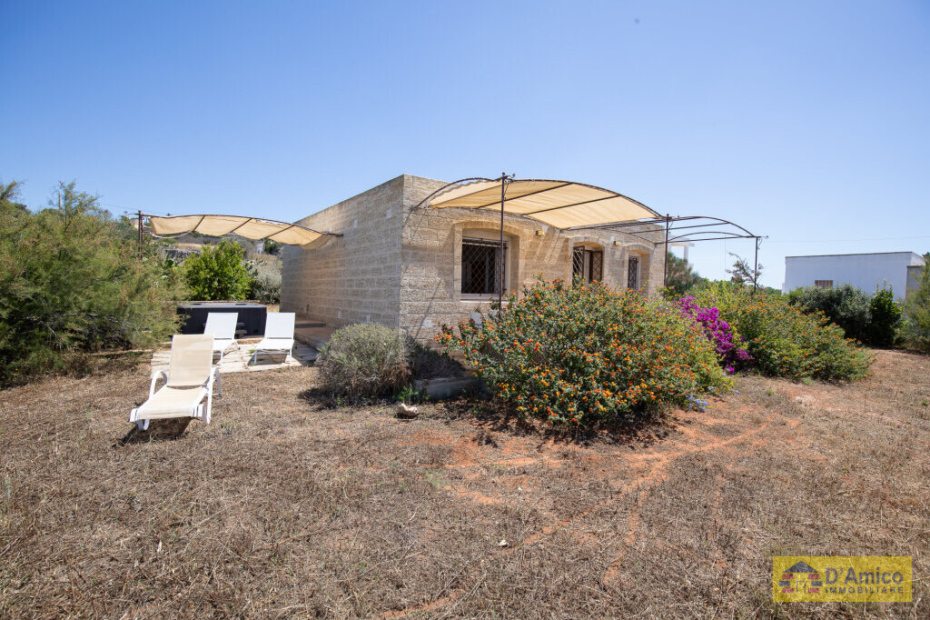 foto immobile Villa in tipica pietra salentina con jacuzzi vista mare a Torre Vado n. 9