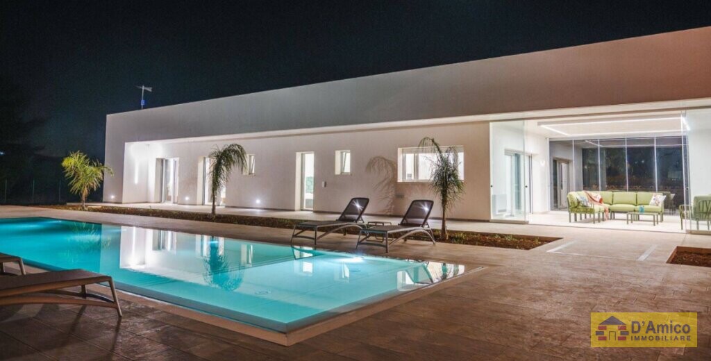 foto immobile Incantevole Villa con piscina a pochi km dal mare di Carovigno n. 9