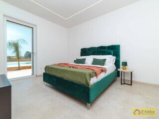 foto immobile Incantevole Villa con piscina a pochi km dal mare di Carovigno n. 22