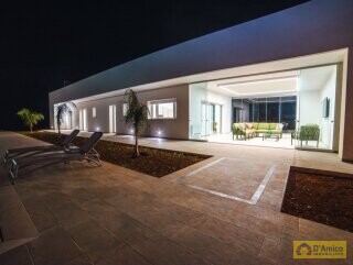 foto immobile Incantevole Villa con piscina a pochi km dal mare di Carovigno n. 29