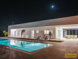 foto immobile Incantevole Villa con piscina a pochi km dal mare di Carovigno n. 30